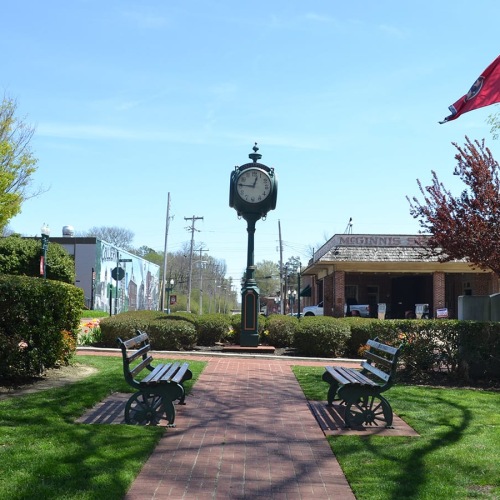 downtown park and walkways in Collierville