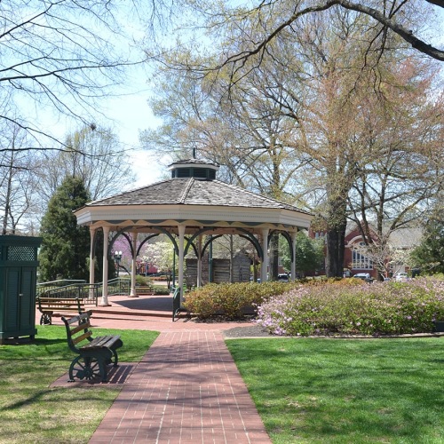 downtown park and walkways in Collierville